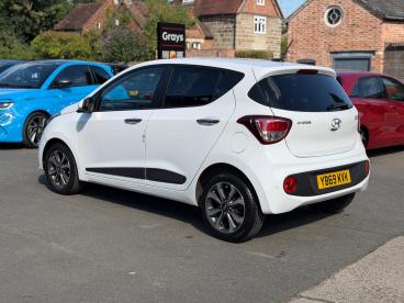 SPOTICAR Hyundai I10 1.2 Premium Se Auto Euro 6 5dr Used Car - City Car Petrol White - Warwick - 1200623587_2