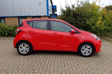 SPOTICAR Hyundai I10 1.0 Se Euro 6 5dr Used Car - City Car Petrol Red - Fareham - 1200641665_2