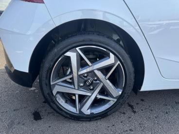 SPOTICAR Hyundai I20 1.0 T-gdi Premium Dct Euro 6 (s/s) 5dr Used Car - Hatchback Petrol White - Eglinton - 1200550431_3