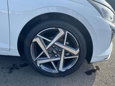 SPOTICAR Hyundai I20 1.0 T-gdi Premium Dct Euro 6 (s/s) 5dr Used Car - Hatchback Petrol White - Eglinton - 1200550431_4