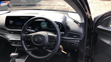 SPOTICAR Hyundai I20 1.0 T-gdi Mhev Premium Dct Euro 6 (s/s) 5dr Used Car - Hatchback Hybrid Black - Godalming - 1200559376_4