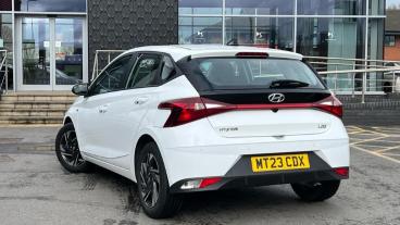 SPOTICAR Hyundai I20 1.0 T-gdi Mhev Se Connect Dct Euro 6 (s/s) 5dr Used Car - Hatchback Hybrid White - Salford - 1200603636_5