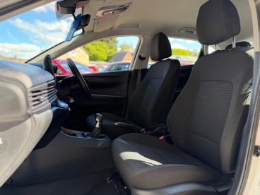 SPOTICAR Hyundai I20 1.0 T-gdi Mhev Se Connect Euro 6 (s/s) 5dr Used Car - Hatchback Hybrid White - Warwick - 1200607556_4