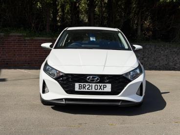 SPOTICAR Hyundai I20 1.0 T-gdi Mhev Se Connect Euro 6 (s/s) 5dr Used Car - Hatchback Hybrid White - Warwick - 1200607556_5