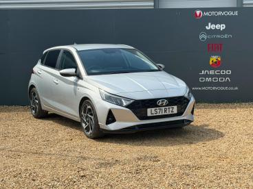 SPOTICAR Hyundai I20 1.0 T-gdi Mhev Premium Euro 6 (s/s) 5dr Used Car - Hatchback Hybrid Silver - Kings Lynn - 1200622194_1