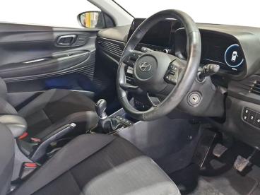 SPOTICAR Hyundai I20 1.0 T-gdi Mhev Premium Euro 6 (s/s) 5dr Used Car - Hatchback Hybrid White - Burton-on-trent - 1200632444_4