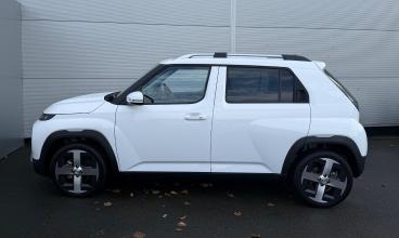 SPOTICAR Hyundai Inster Long Range 49kwh 02 Auto 5dr Used Car - Suv Electric White - Darlington - 1200556236_4