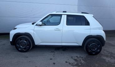 SPOTICAR Hyundai Inster Long Range 49kwh Cross Auto 5dr Used Car - Suv Electric Beige - Darlington - 1200577582_4