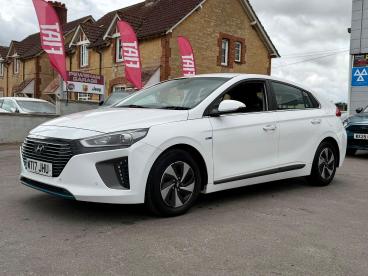SPOTICAR Hyundai Ioniq 1.6 H-gdi Premium Se Dct Euro 6 (s/s) 5dr Used Car - Saloon Hybrid White - Chippenham - 1200627381_3