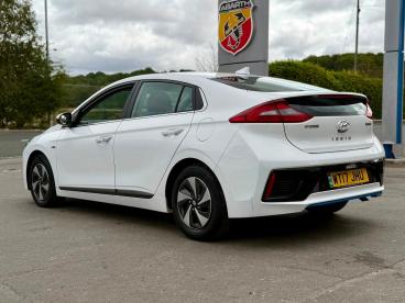 SPOTICAR Hyundai Ioniq 1.6 H-gdi Premium Se Dct Euro 6 (s/s) 5dr Used Car - Saloon Hybrid White - Chippenham - 1200627381_5