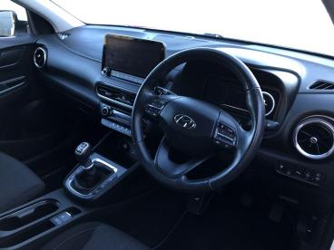 SPOTICAR Hyundai Kona 1.0 T-gdi Mhev Premium Euro 6 (s/s) 5dr Used Car - Suv Hybrid White - Bangor - 1200557598_3