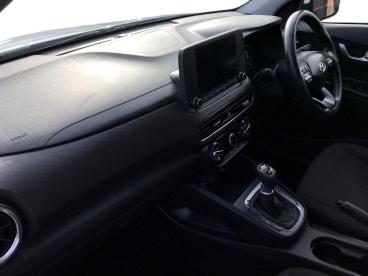 SPOTICAR Hyundai Kona 1.0 T-gdi Mhev Se Connect Euro 6 (s/s) 5dr Used Car - Suv Hybrid White - Bangor - 1200570908_5