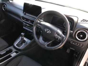 SPOTICAR Hyundai Kona 1.6 H-gdi Premium Dct Euro 6 (s/s) 5dr Used Car - Suv Hybrid White - Bangor - 1200588978_3