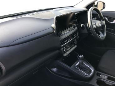 SPOTICAR Hyundai Kona 1.6 H-gdi Premium Dct Euro 6 (s/s) 5dr Used Car - Suv Hybrid White - Bangor - 1200588978_5