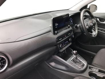 SPOTICAR Hyundai Kona 1.6 H-gdi Premium Dct Euro 6 (s/s) 5dr Used Car - Suv Hybrid White - Bangor - 1200588980_5