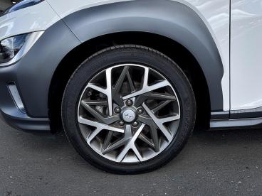 SPOTICAR Hyundai Kona 1.6 H-gdi Premium Dct Euro 6 (s/s) 5dr Used Car - Suv Hybrid White - Rochdale - 1200599394_5