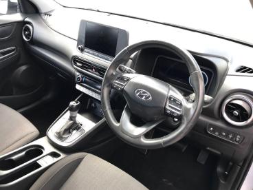 SPOTICAR Hyundai Kona 1.6 H-gdi Se Connect Dct Euro 6 (s/s) 5dr Used Car - Suv Hybrid White - Bangor - 1200601677_3