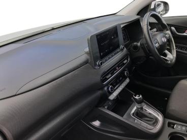 SPOTICAR Hyundai Kona 1.6 H-gdi Se Connect Dct Euro 6 (s/s) 5dr Used Car - Suv Hybrid White - Bangor - 1200601677_5