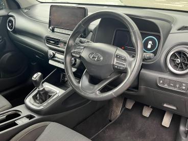 SPOTICAR Hyundai Kona 1.0 T-gdi Mhev Premium Euro 6 (s/s) 5dr Used Car - Suv Hybrid Black - Kidlington - 1200621376_5
