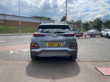 SPOTICAR Hyundai Kona 1.0 T-gdi Premium Se Euro 6 (s/s) 5dr Used Car - Suv Petrol Silver - Melton Mowbray - 1200634281_4