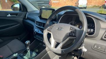 SPOTICAR Hyundai Tucson 1.6 Gdi Se Nav Euro 6 (s/s) 5dr Used Car - Suv Petrol Grey - Nottingham - 1200543032_4