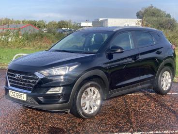 SPOTICAR Hyundai Tucson 1.6 Gdi Se Nav Euro 6 (s/s) 5dr Used Car - Suv Petrol Black - Portadown - 1200550351_2
