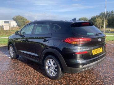 SPOTICAR Hyundai Tucson 1.6 Gdi Se Nav Euro 6 (s/s) 5dr Used Car - Suv Petrol Black - Portadown - 1200550351_5