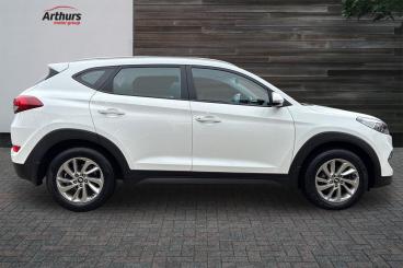 SPOTICAR Hyundai Tucson 1.7 Crdi Blue Drive Se Euro 6 (s/s) 5dr Used Car - Suv Diesel  - Oswestry - 1200571721_2