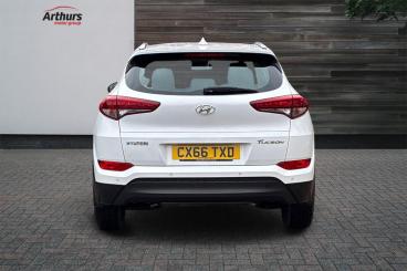 SPOTICAR Hyundai Tucson 1.7 Crdi Blue Drive Se Euro 6 (s/s) 5dr Used Car - Suv Diesel  - Oswestry - 1200571721_4