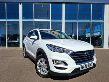 SPOTICAR Hyundai Tucson 1.6 Gdi Se Nav Euro 6 (s/s) 5dr Used Car - Suv Petrol White - Boston - 1200596632_1