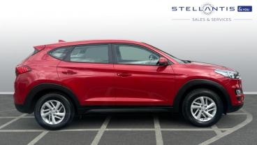 SPOTICAR Hyundai Tucson 1.6 Gdi S Connect Euro 6 (s/s) 5dr Used Car - Suv Petrol Red - Chingford - 1200600811_2