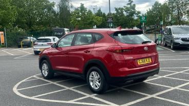 SPOTICAR Hyundai Tucson 1.6 Gdi S Connect Euro 6 (s/s) 5dr Used Car - Suv Petrol Red - Chingford - 1200600811_5