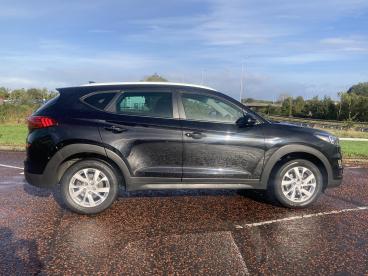 SPOTICAR Hyundai Tucson 1.6 Gdi Se Nav Euro 6 (s/s) 5dr Used Car - Suv Petrol Black - Portadown - 1200601481_4
