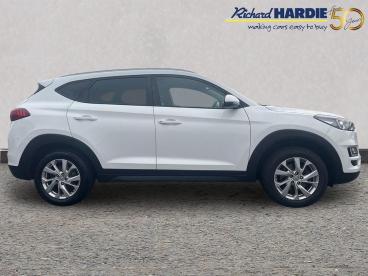 SPOTICAR Hyundai Tucson 1.6 Gdi Se Nav Euro 6 (s/s) 5dr Used Car - Suv Petrol White - Wallsend - 1200622389_5
