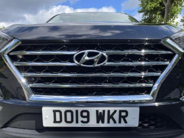 SPOTICAR Hyundai Tucson 1.6 Gdi Premium Euro 6 (s/s) 5dr Used Car - Suv Petrol Black - Swansea - 1200624309_4