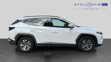 SPOTICAR Hyundai Tucson 1.6 T-gdi Se Connect Euro 6 (s/s) 5dr Used Car - Suv Petrol White - Stockport - 1200629810_2
