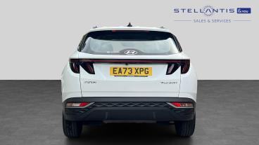 SPOTICAR Hyundai Tucson 1.6 T-gdi Se Connect Euro 6 (s/s) 5dr Used Car - Suv Petrol White - Stockport - 1200629810_4