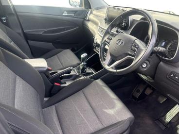 SPOTICAR Hyundai Tucson 1.6 Gdi Blue Drive Se Nav Euro 6 (s/s) 5dr Used Car - Suv Petrol Grey - Derby - 1200631793_5