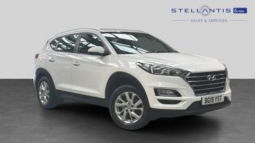 SPOTICAR Hyundai Tucson 1.6 Gdi Se Nav Euro 6 (s/s) 5dr Used Car - Suv Petrol White - London - 1200635781_1