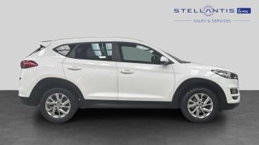 SPOTICAR Hyundai Tucson 1.6 Gdi Se Nav Euro 6 (s/s) 5dr Used Car - Suv Petrol White - London - 1200635781_2