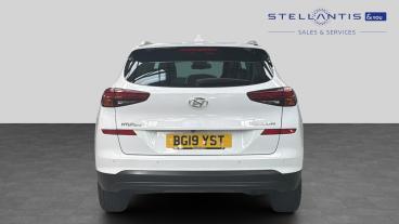 SPOTICAR Hyundai Tucson 1.6 Gdi Se Nav Euro 6 (s/s) 5dr Used Car - Suv Petrol White - London - 1200635781_4