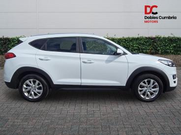 SPOTICAR Hyundai Tucson 1.6 Gdi Blue Drive Se Nav Euro 6 (s/s) 5dr Used Car - Suv Petrol White - Workington - 1200636182_2