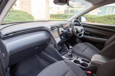 SPOTICAR Hyundai Tucson 1.6 T-gdi Premium Euro 6 (s/s) 5dr Used Car - Suv Petrol Red - Nuneaton - 1200641017_4