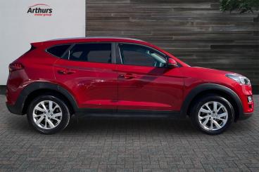 SPOTICAR Hyundai Tucson 1.6 Gdi Se Nav Euro 6 (s/s) 5dr Used Car - Suv Petrol Red - Wrexham - 1200641069_2