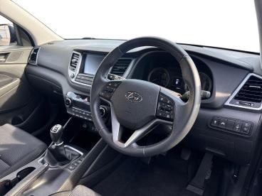 SPOTICAR Hyundai Tucson 1.7 Crdi Blue Drive Se Nav Euro 6 (s/s) 5dr Used Car - Suv Diesel Grey - Stroud - 1200642865_3