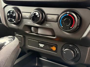 SPOTICAR Isuzu D-max 1.9 Td Utility Auto 4wd Euro 6 (s/s) 4dr Used Car - Commercial Vehicle Diesel Black - Wantage - 1200539619_5