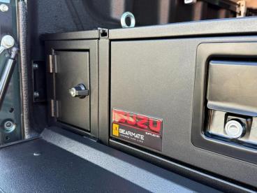 SPOTICAR Isuzu D-max 1.9 Td V-cross Auto 4wd Euro 6 (s/s) 4dr Used Car - Commercial Vehicle Diesel Green - Wantage - 1200571205_4