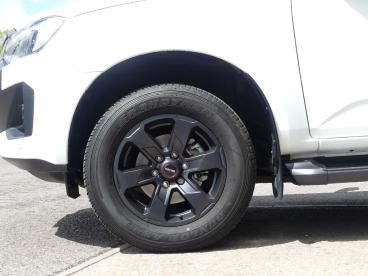 SPOTICAR Isuzu D-max 1.9 Td V-cross Commercial Auto 4wd Euro 6 (s/s) 4d Used Car - Commercial Vehicle Diesel White - Devizes - 1200605360_5