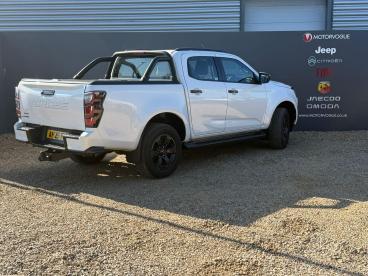 SPOTICAR Isuzu D-max 1.9 Td V-cross Auto 4wd Euro 6 (s/s) 4dr Used Car - Commercial Vehicle Diesel White - Kings Lynn - 1200622177_4