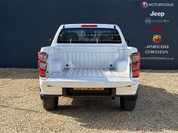 SPOTICAR Isuzu D-max 1.9 Td V-cross 4wd Euro 6 (s/s) 4dr Used Car - Commercial Vehicle Diesel White - Kings Lynn - 1200628959_2